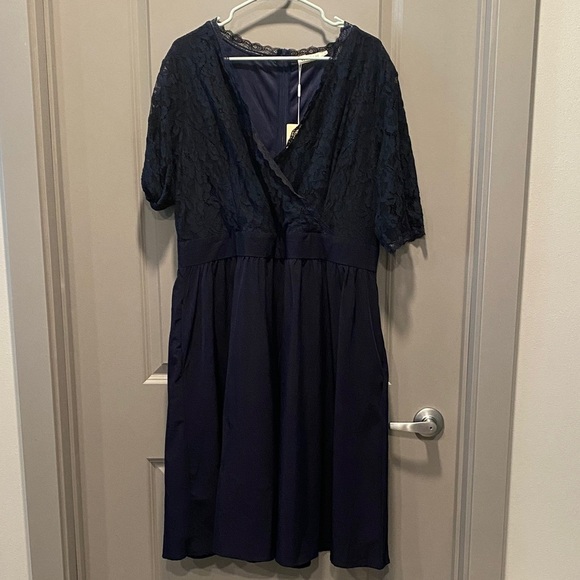Chic Navy Lace Midi Dress Size 20 - Picture 1 of 9